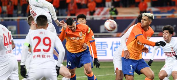 米兰体育官网登录网址-包含中超比赛点燃激情，球员拼搏为荣誉的词条