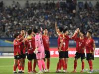 米兰体育登录入口-足球职业联赛焦点战役即将上演，球迷翘首期盼的简单介绍