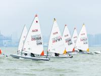 米兰体育网页版-荷兰运动员乘风破浪，夺得帆船比赛冠军