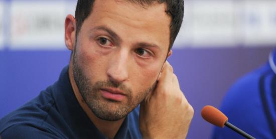 米兰体育官网app-关于沙尔克队中场球员状态回落，需寻找突破口的信息