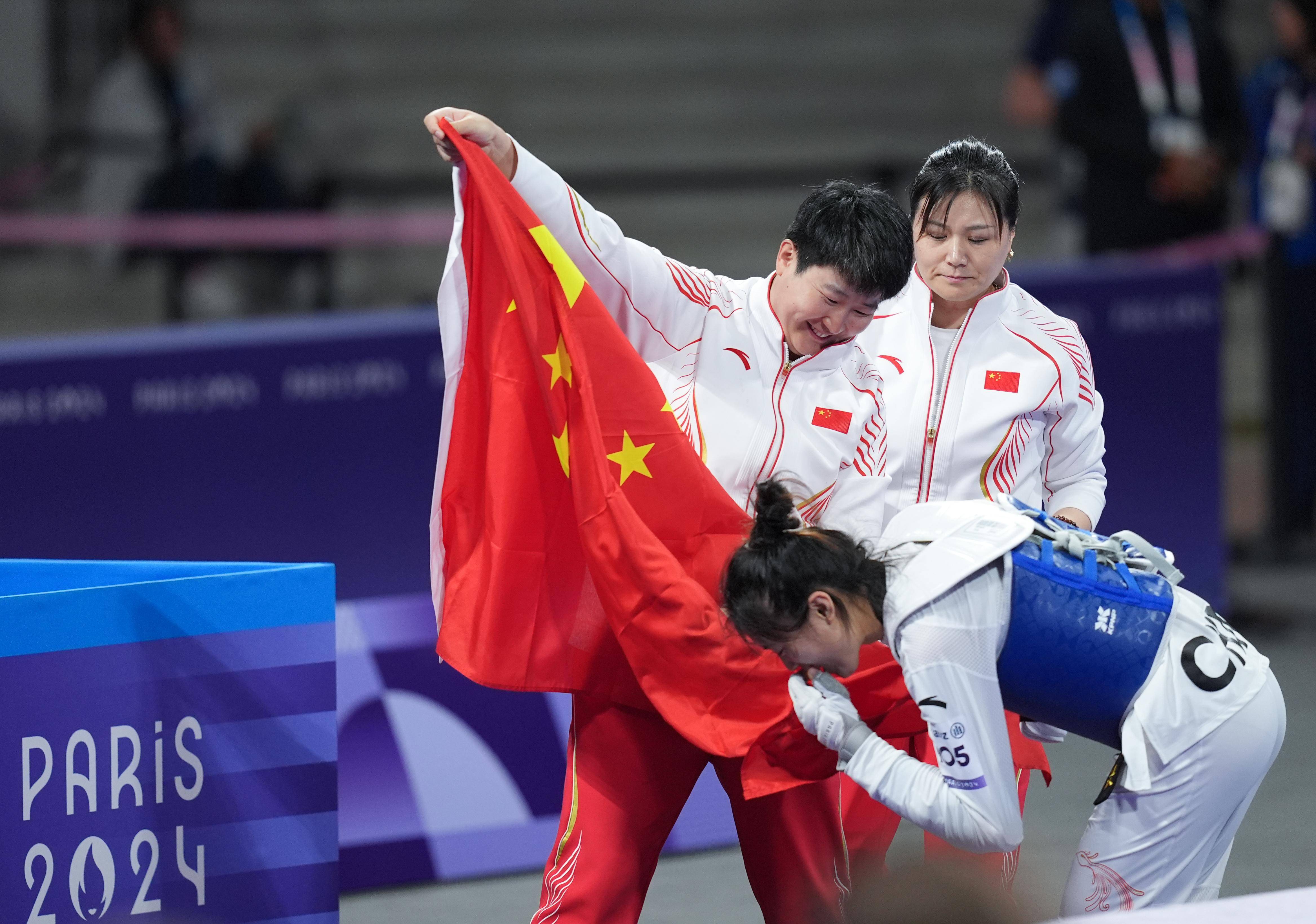 关于飒爽出发：跆拳道选手勇挫对手的信息