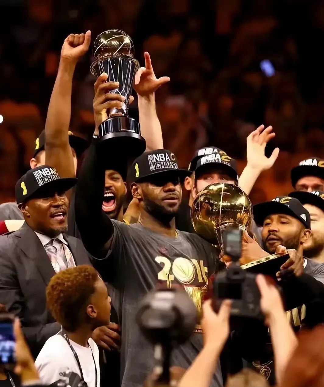 骑士队客场送湖人三连败,终结连胜的简单介绍 骑士队客场送湖人三连败,终结连胜的简单介绍