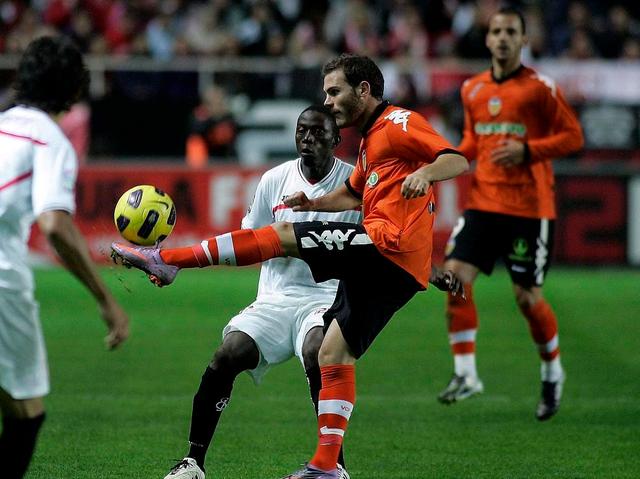 关于塞维利亚球队追平，逼平对手的信息