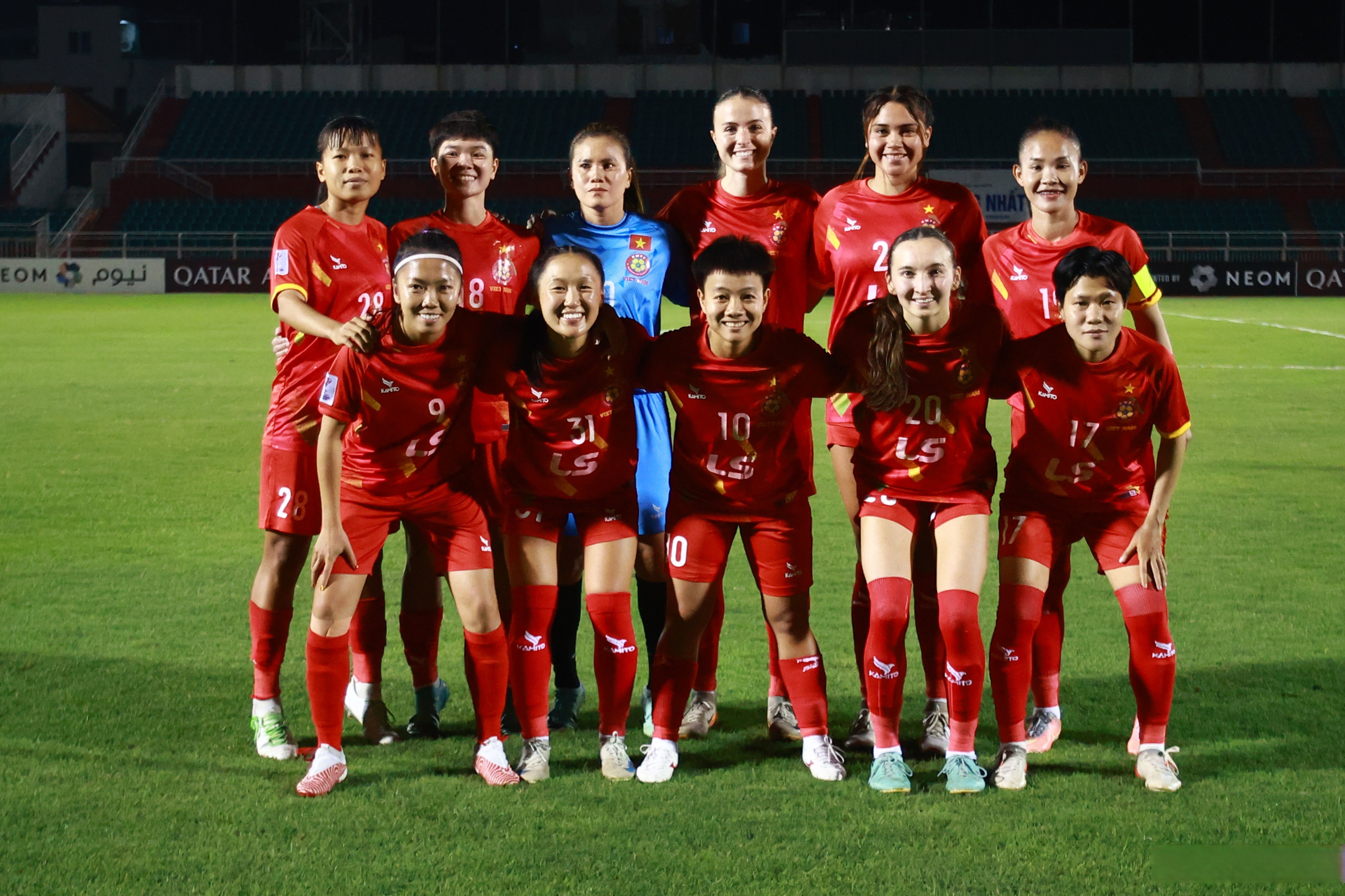 包含加拿大女足勇夺胜利，向前进军的词条