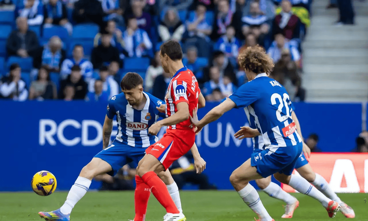 包含切尔西大胜马竞，莱万多夫斯基射门成功的词条