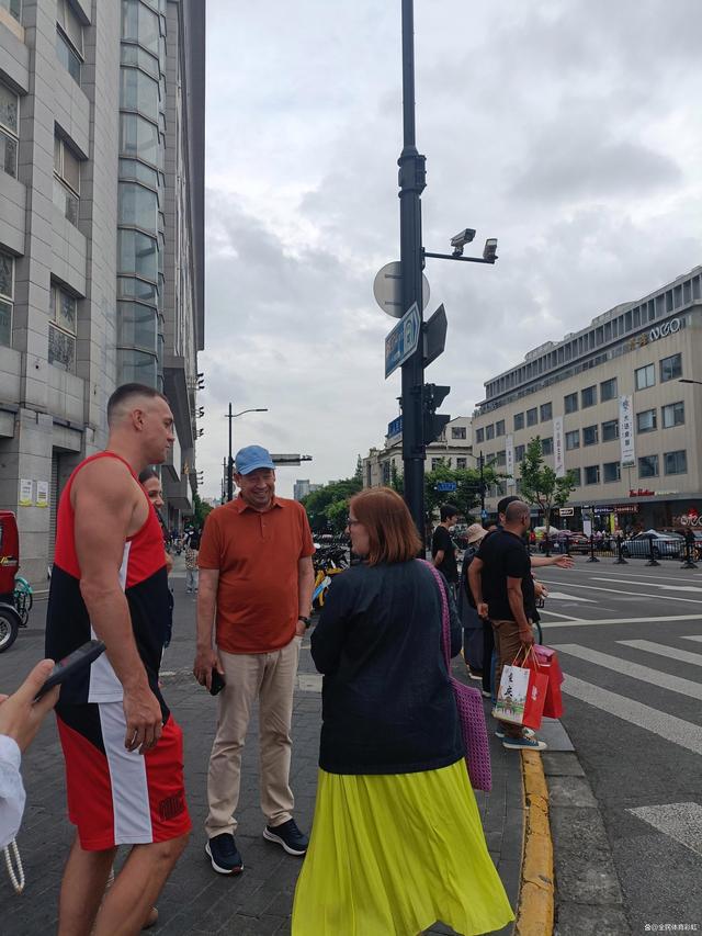 俄罗斯前锋在俱乐部比赛中场景十足的简单介绍