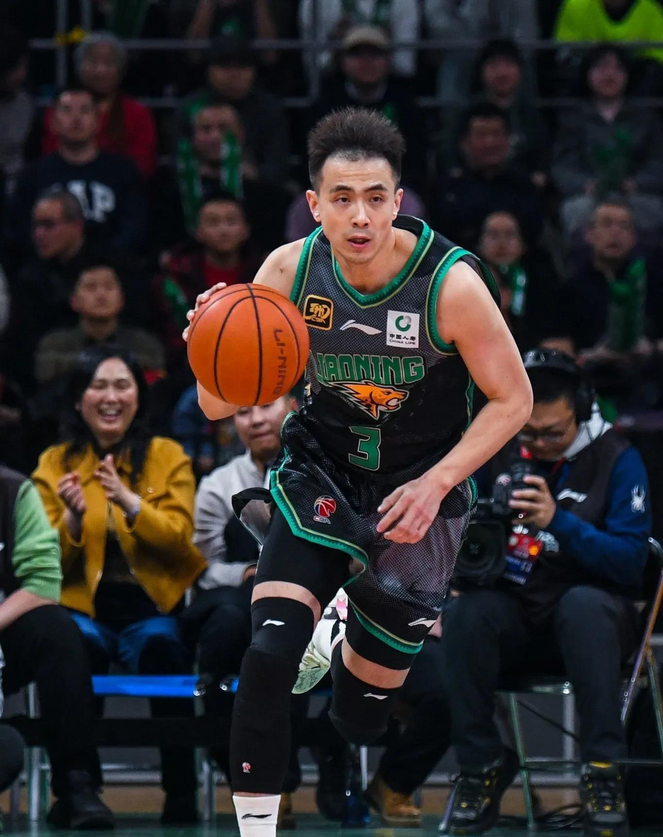 重要比赛中球队实力尽显，角逐激烈