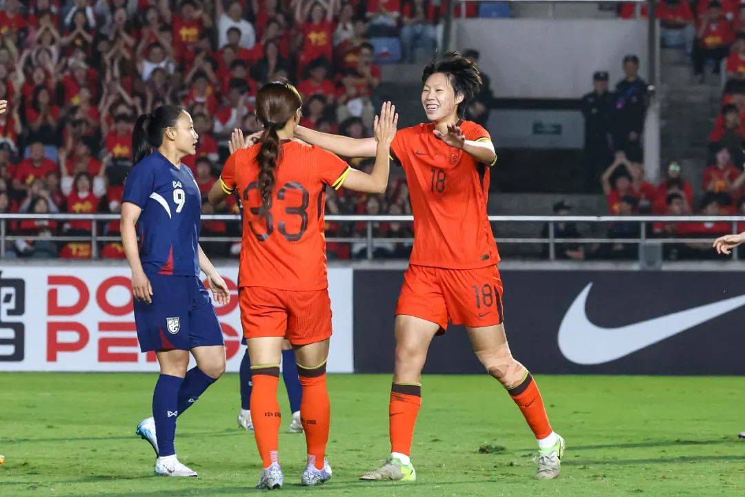 中国女足表现出色,队员夺得最佳射手殊荣! 中国女足表现出色,队员夺得最佳射手殊荣!