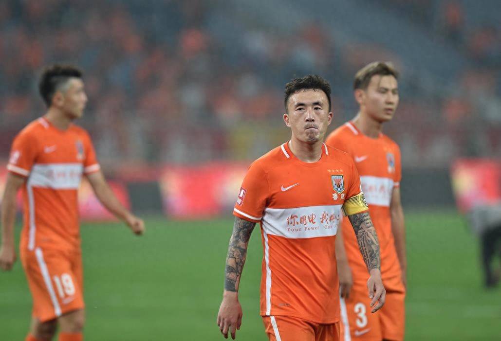 上港客场挑战鲁能，争夺宝贵三分的简单介绍