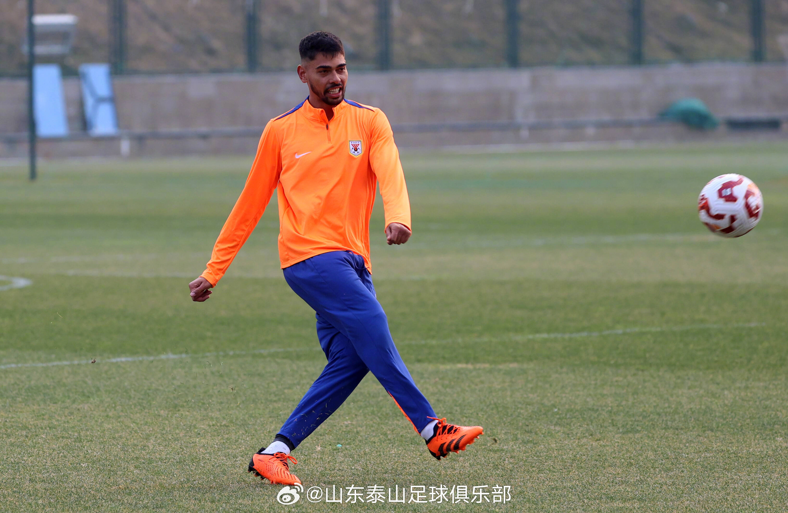 中超联赛球队集结备战,教练组布局备受瞩目的简单介绍 中超联赛球队集结备战,教练组布局备受瞩目的简单介绍