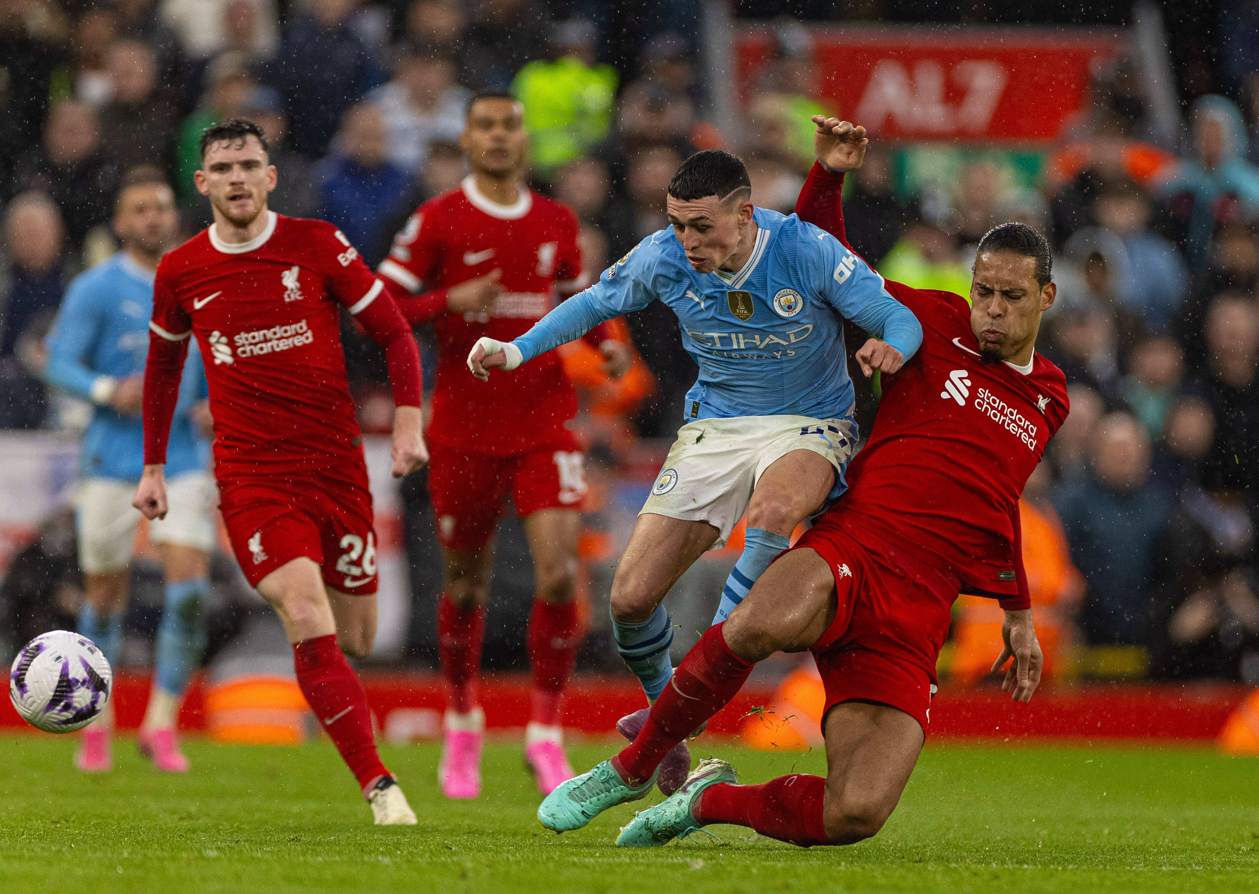 曼城豪取胜利，英超卫冕冠军晋级四强