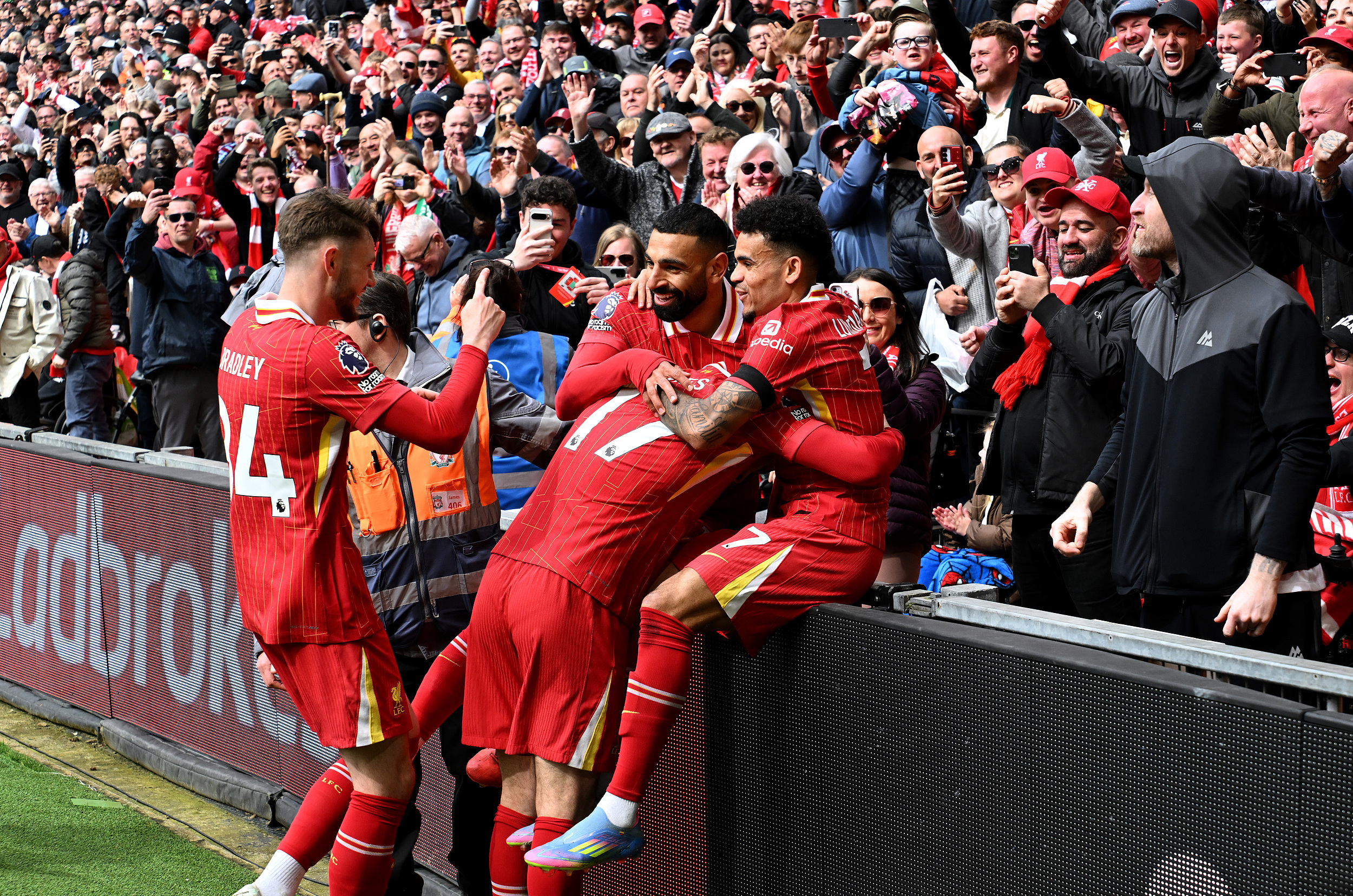 利物浦主场战胜莱斯特城，继续领先积分榜的简单介绍