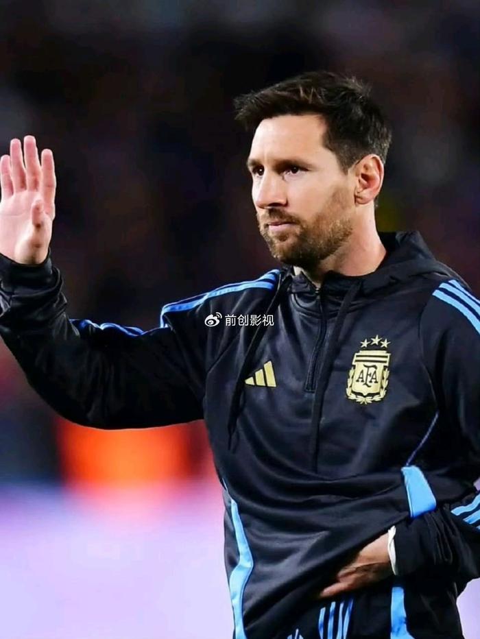 梅西连续入球队友携手取胜朝梦想前行