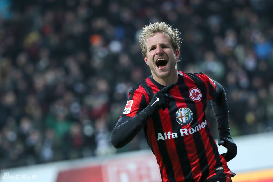 关于沙尔克客场险胜，争夺联赛头名焦灼的信息