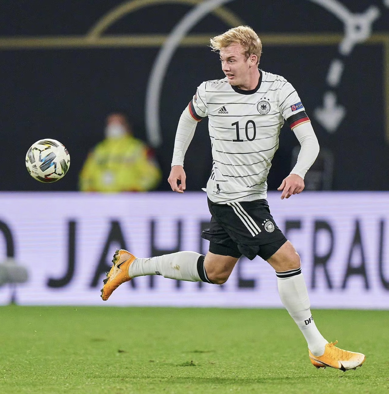 沃尔夫斯堡年轻球员获得国家队征召，成为焦点的简单介绍