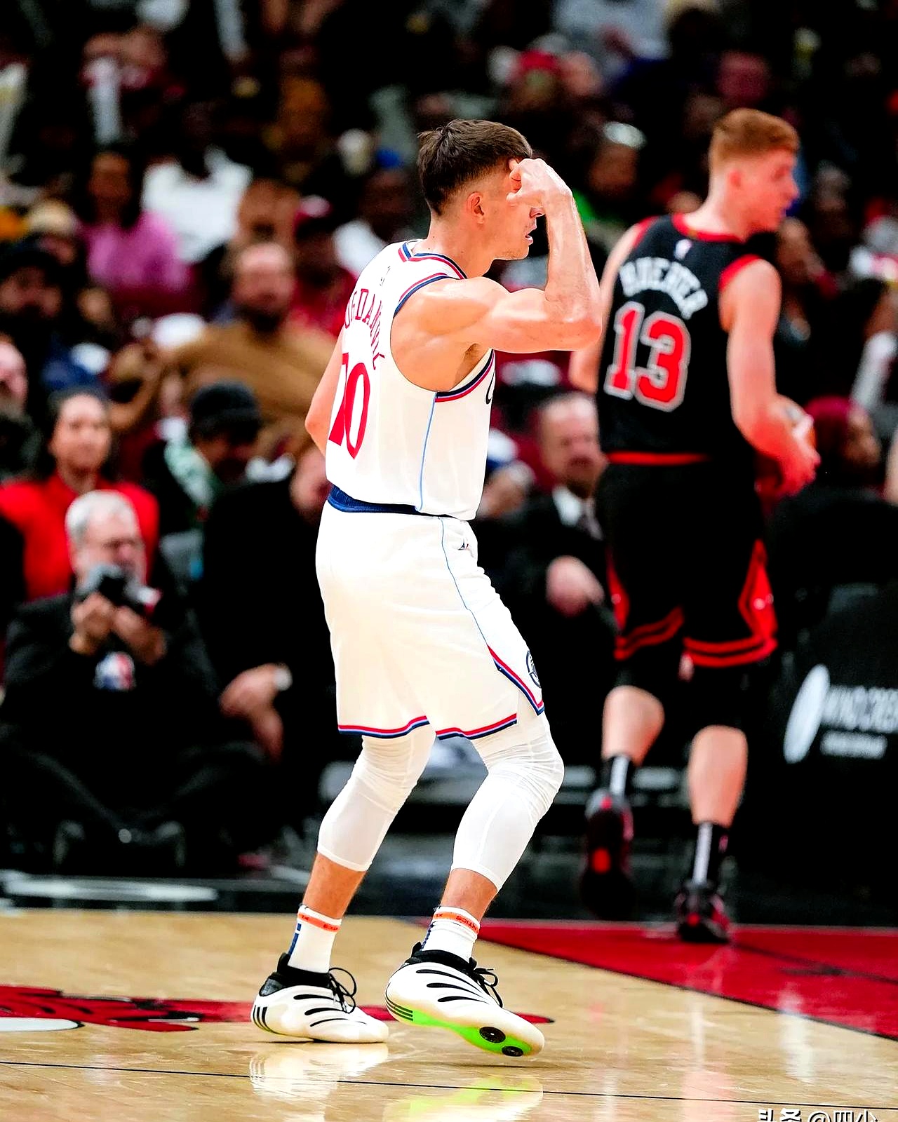 小牛对阵快船，双方实力悬殊，谁能笑到最后