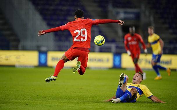 包含阿贾克斯力挫对手晋级，欧冠再添小豪门的词条