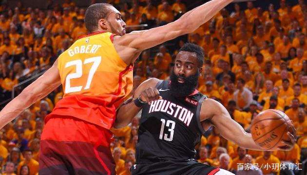 爵士队主教练赞扬球员拼搏精神，赢得掌声