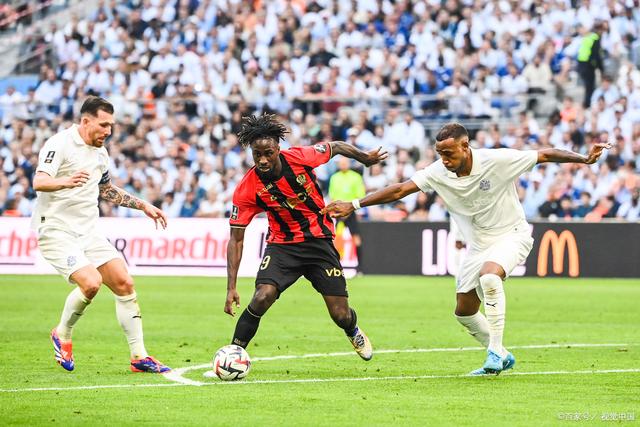 包含克罗地亚队在对阵苏格兰队的比赛中取得胜利，提前晋级的词条