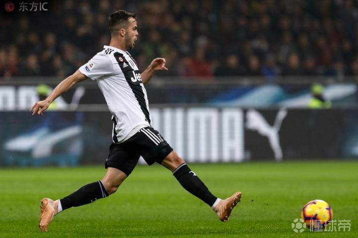 关于皮亚尼奇在社交媒体晒出训练照片，球迷期待他在新赛季的表现的信息