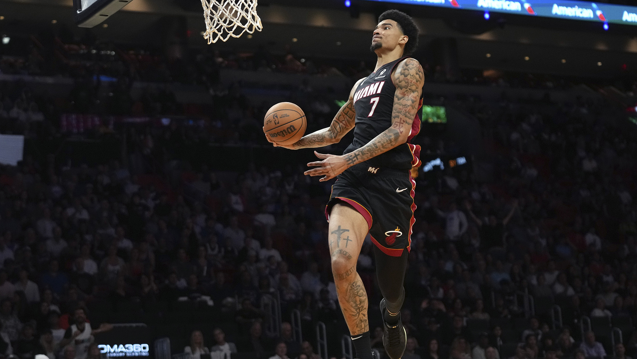 外援盖帽猛追,犀利暴扣惊艳全场的简单介绍 外援盖帽猛追,犀利暴扣惊艳全场的简单介绍