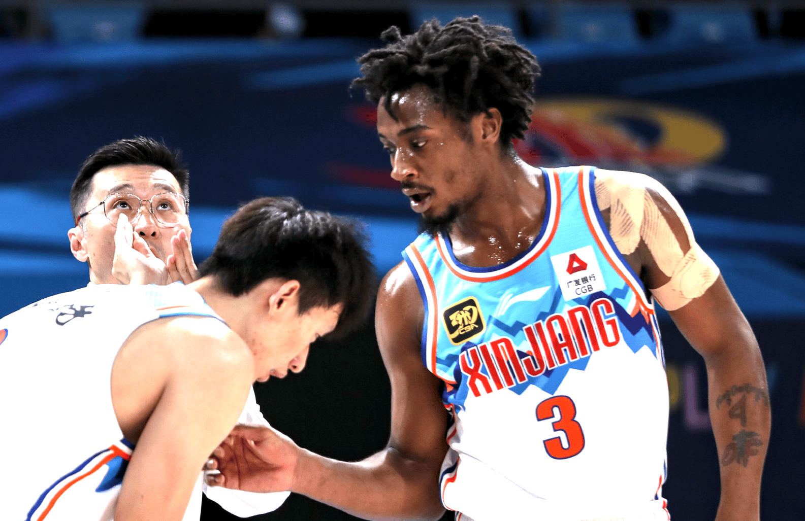 外援盖帽猛追,犀利暴扣惊艳全场的简单介绍 外援盖帽猛追,犀利暴扣惊艳全场的简单介绍