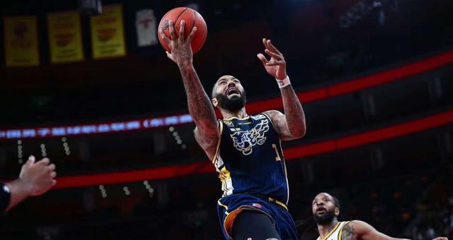 关于广东宏远主场遭遇惨败，客场之行不顺的信息