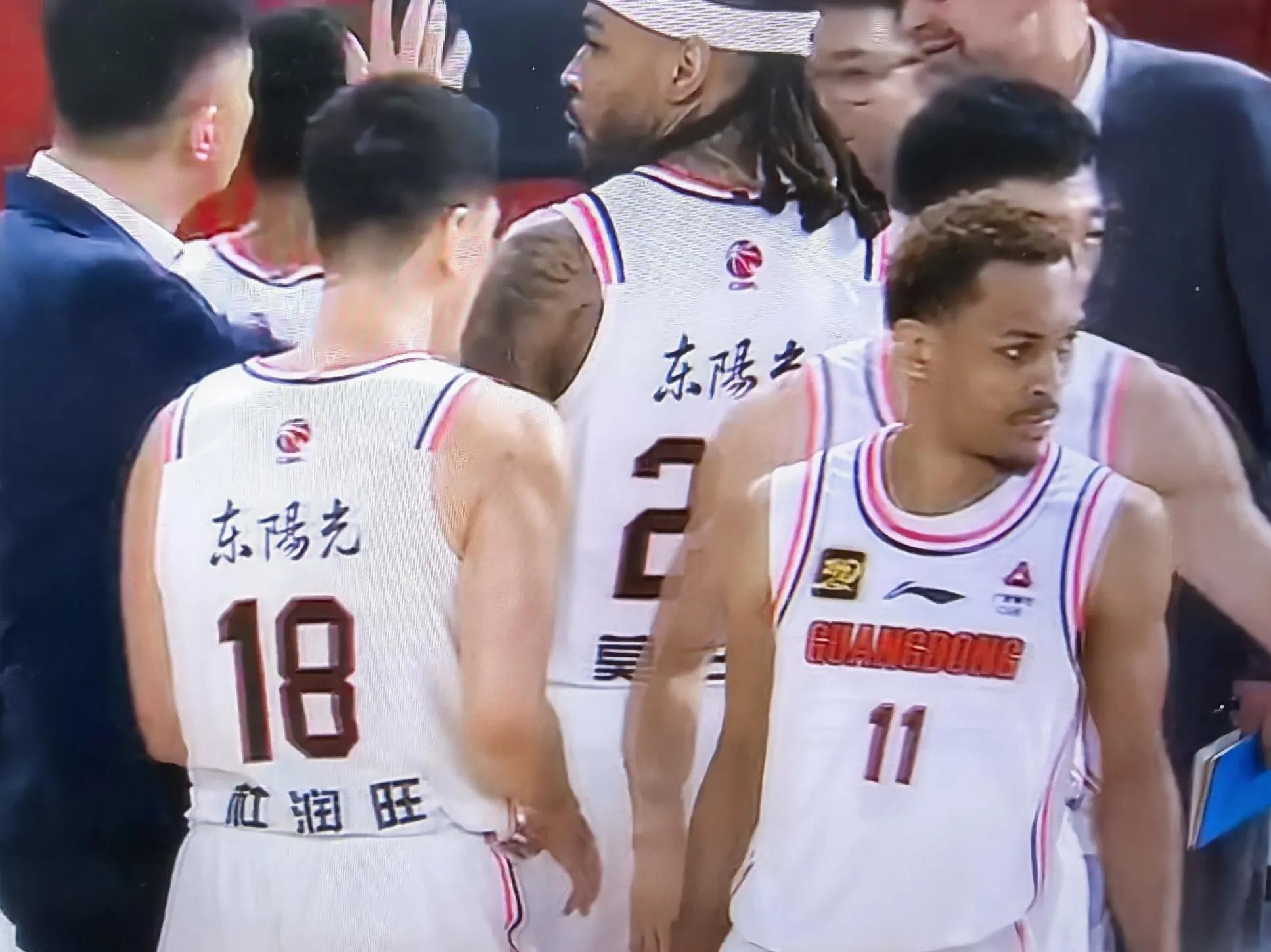 关于广东宏远主场遭遇惨败，客场之行不顺的信息