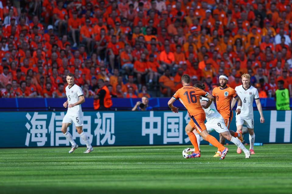 荷兰队战胜奥地利队晋级淘汰赛 荷兰队战胜奥地利队晋级淘汰赛
